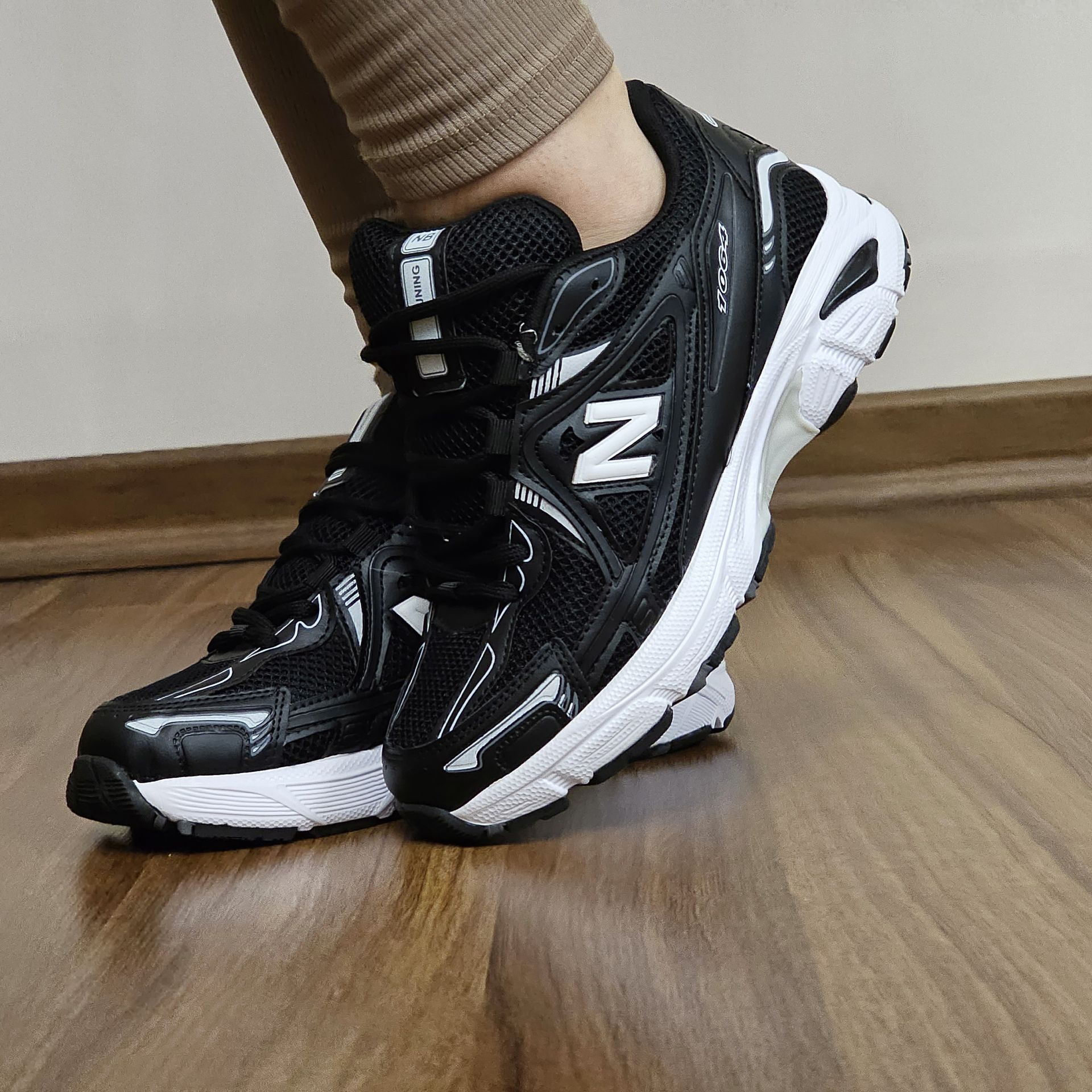 کفش اسپرت بندی نیوبالانس New Balance 1064،کد تارز -تولید تبریز